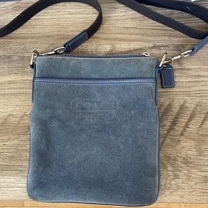 Coach blue crossbody, Suede VINTAGE 1941
UNUSUAL
VINTAGE
GOOD SIZE
GREAT SHAPE